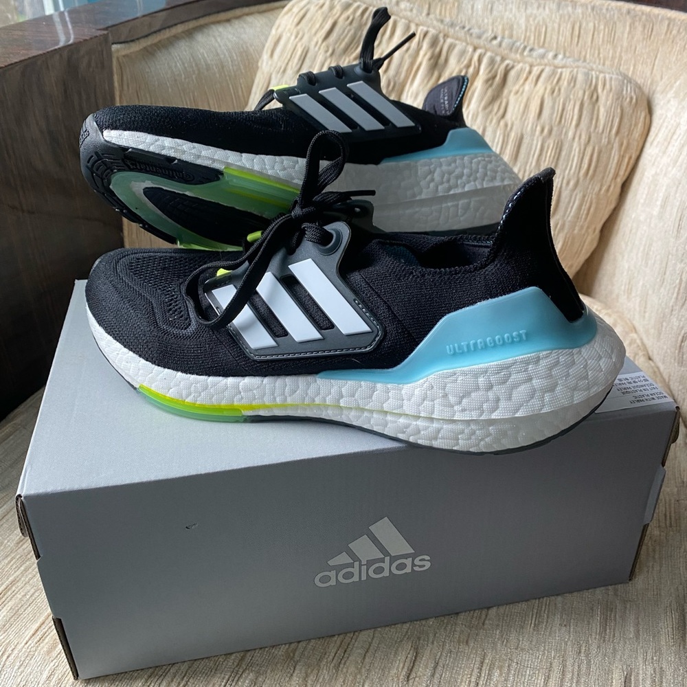 Adidas shoes ✨ size:7.5!